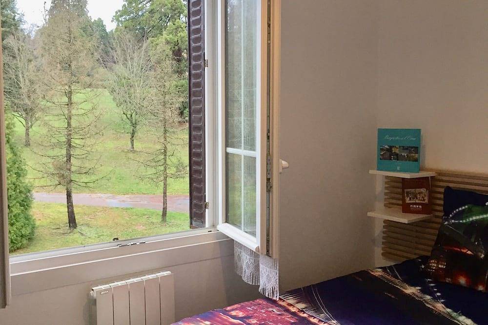 Entire apartment, 2-room apartment 37m2 facing arboretum park, 700m from the spa and 300m from shops in Bagnoles-de-l'Orne, Parc naturel régional Normandie-Maine