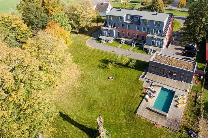 Ferienwohnung für 2 Personen, mit Pool und Terrasse sowie Garten