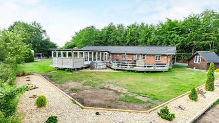 Ferienhaus für 17 Personen, mit Sauna und Terrasse sowie Whirlpool in Astrup Vig