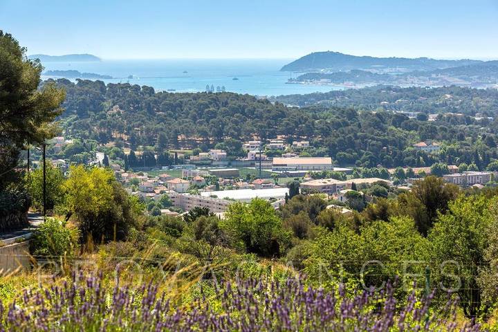 Location de vacances pour 6 personnes, avec piscine et balcon/terrasse à Ollioules - 3