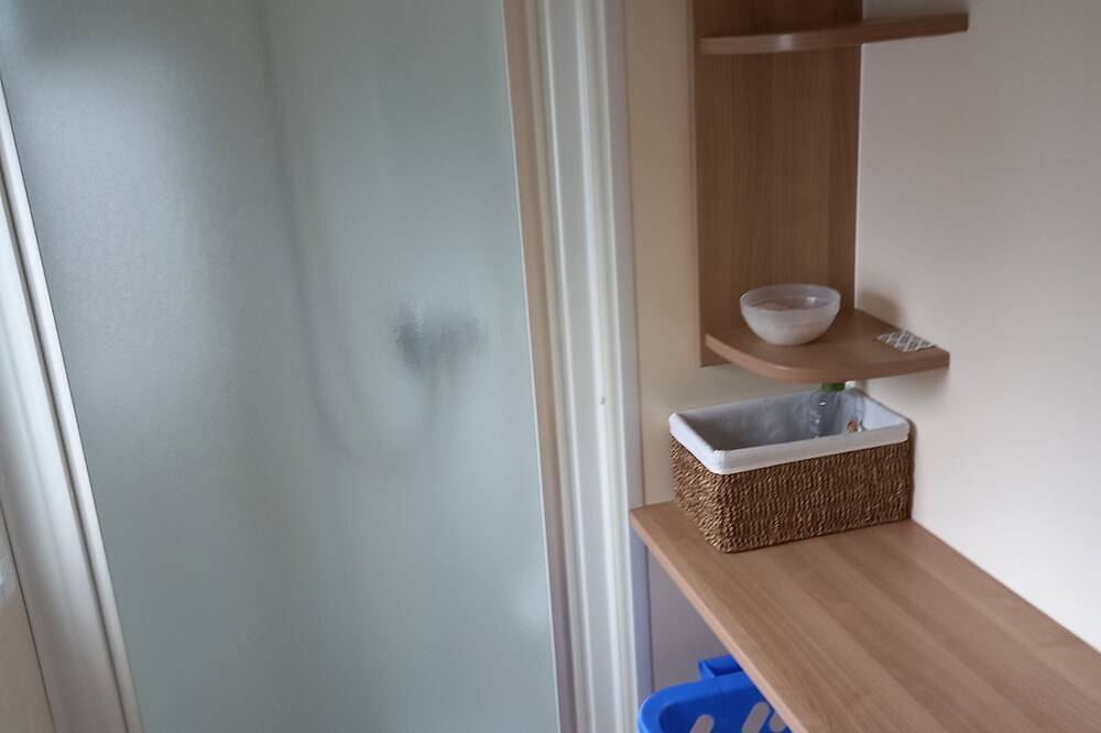 Large 3-Bedroom Mobile Home For Rent In La Cotiniere, Île D'Oléron in Châteauponsac, Bellac und Umgebung