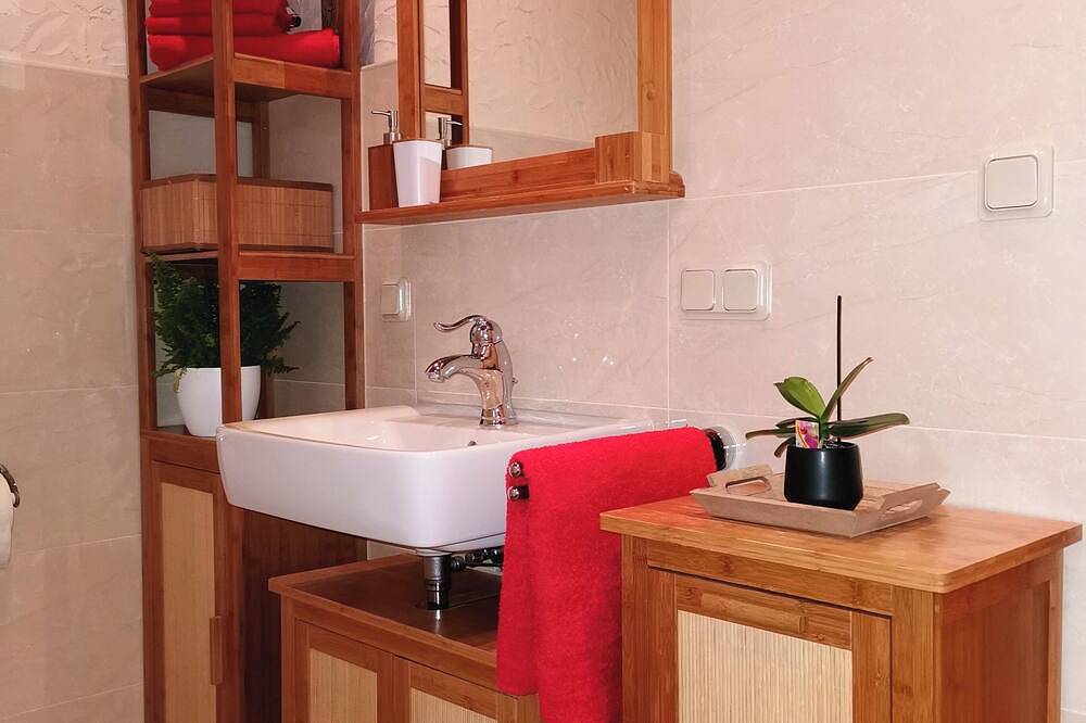 Ganze Wohnung, Neue Ferienwohnung in Wernigerode mit Balkon und Schlossblick - Harz in Wernigerode (Stadt), Wernigerode