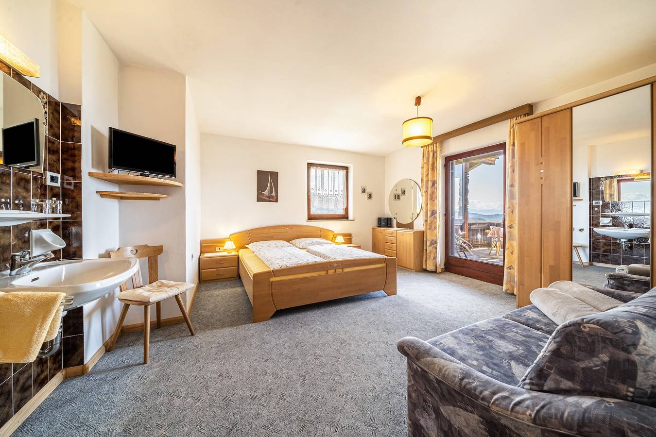 Apartamento entero, Apartamento "Rotsteinhof Sonnenschein" con vistas a la montaña, balcón y Wi-Fi in Verano, Alpes de Sarntal