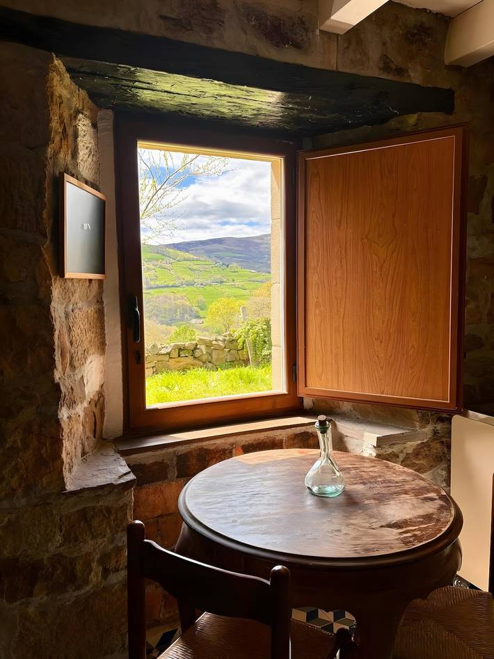 Cabaña pasiega Lo Macario in Luena (Angola), Cordillera Cantábrica
