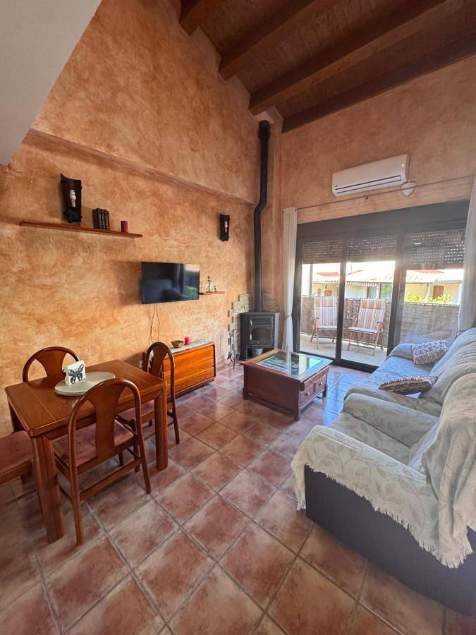 Gîte pour 6 personnes, avec Balcon et Terrasse ainsi que Piscine et Vue à Mijares - 3