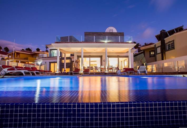 Casa de vacaciones para 8 personas, con sauna además de jacuzzi y balcón en Adeje