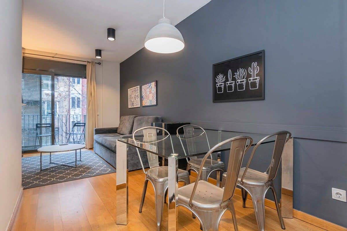 Apartamento entero, Apartamento de vacaciones para 5 personas con balcón/terraza in Centro Barcelona, Barcelona