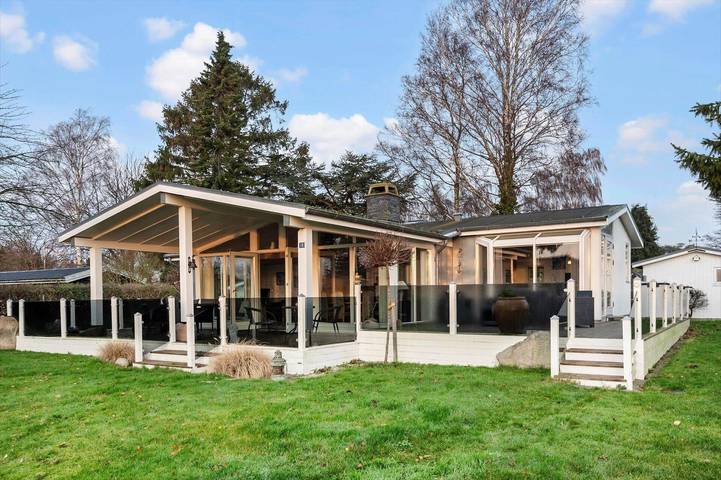 Ferieudlejning for 6 personer, med terrasse i Rødvig