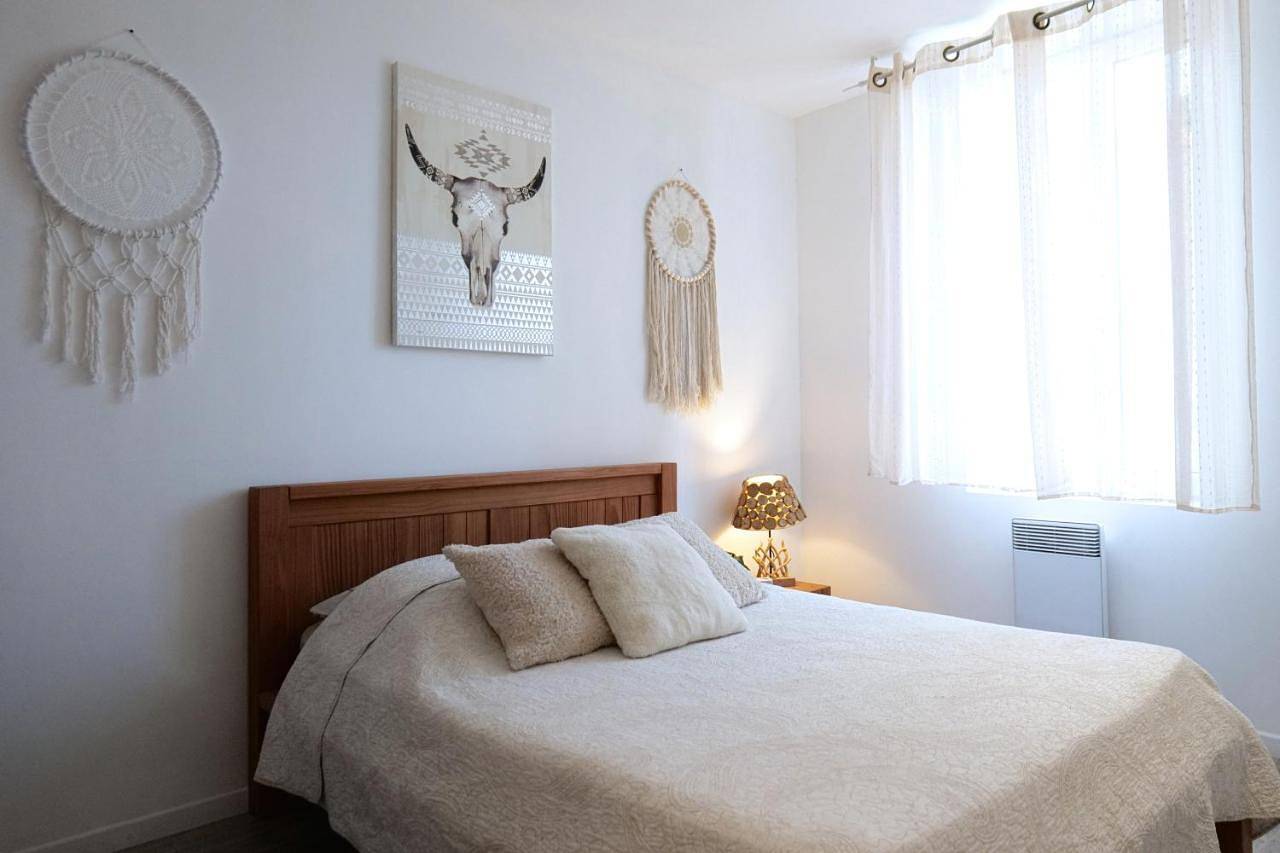 Appartement entier, Two-Bedroom Apartment in Mirepeisset, Côte méditerranéenne (France)