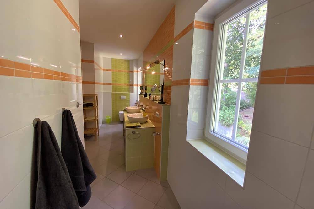 Gemütliches ruhiges Gästezimmer mit Bad in Traumvilla am Waldrand in Wilhelmshorst, Michendorf