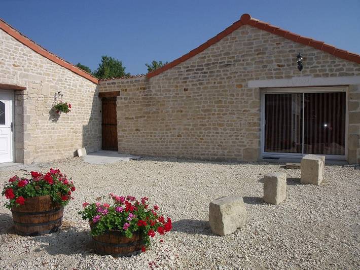 Gîte pour 2 personnes, avec jardin ainsi que terrasse et piscine en Charente-Maritime - 4