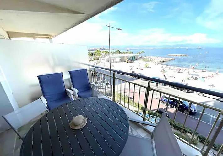 Gîte pour 4 personnes, avec vue ainsi que terrasse et piscine dans Plage de la Salis - 2