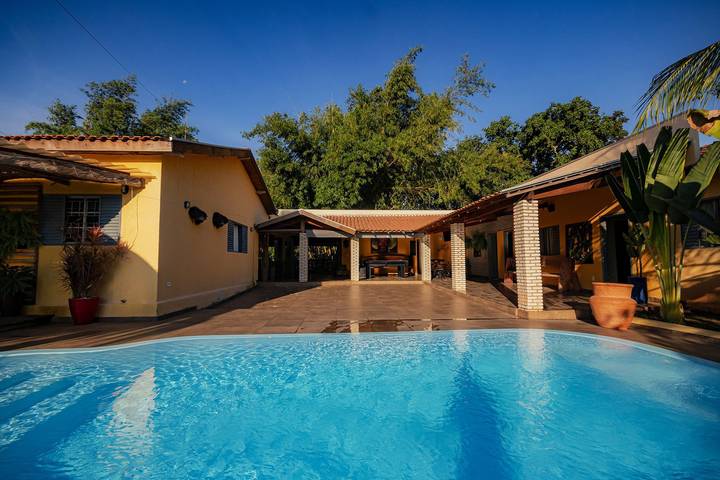 Casas e apartamentos de temporada para 18 pessoas, com jardim, com animais de estimação no Mato Grosso do Sul