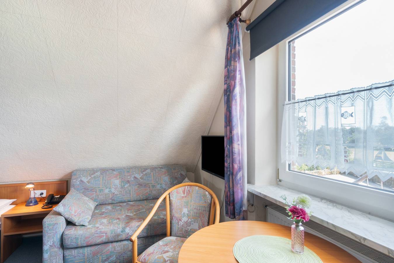 Zimmer „Doppelzimmer 4 Haupthaus“ mit gemeinsamer Terrasse und Wlan in Neßmersiel, Dornum