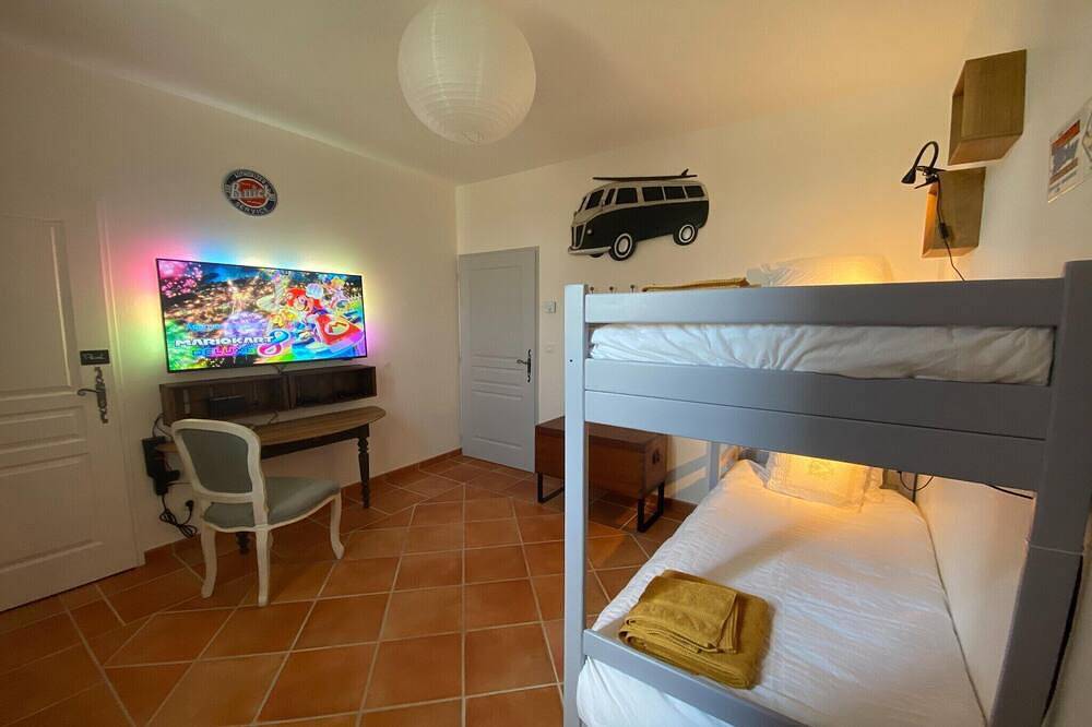 Casa rural con piscina en Provenza in Violès, Vaucluse