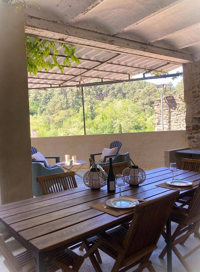 Location de vacances pour 6 personnes, avec vue et terrasse à Saint-Jean-de-Valériscle