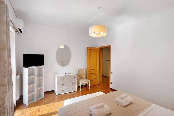 Appartement entier, Appartement « Grand Terrace Family Home » avec terrasse privée, Wi-Fi et climatisation in Sorrento, Sorrento Coast