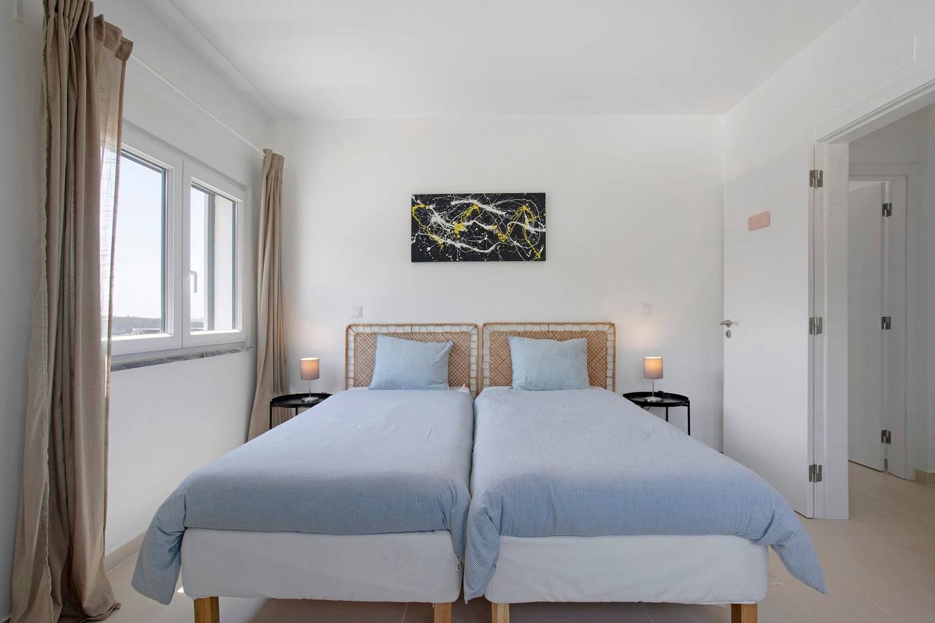 Quarto 'Sun' com vista para a montanha, piscina partilhada e acesso Wi-Fi in Lourinhã, Distrito de Lisboa