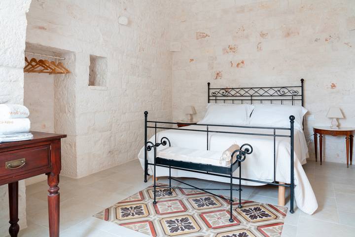 Trullo with Private Garden, Wi-Fi and Air Conditioning in Martina Franca, Bari Province