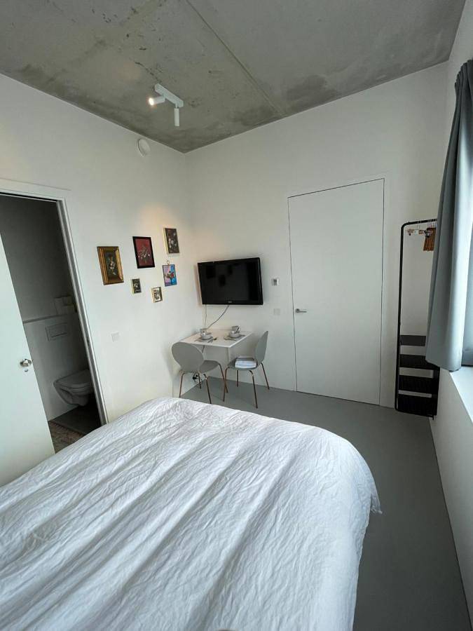 Geheel vakantieappartement, Double Room with Private Bathroom in Amsterdam Oost, Nederlandse kust