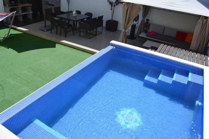 Apartamento para 6 personas, con Balcón y Terraza además de Jacuzzi y Jardín en Almada