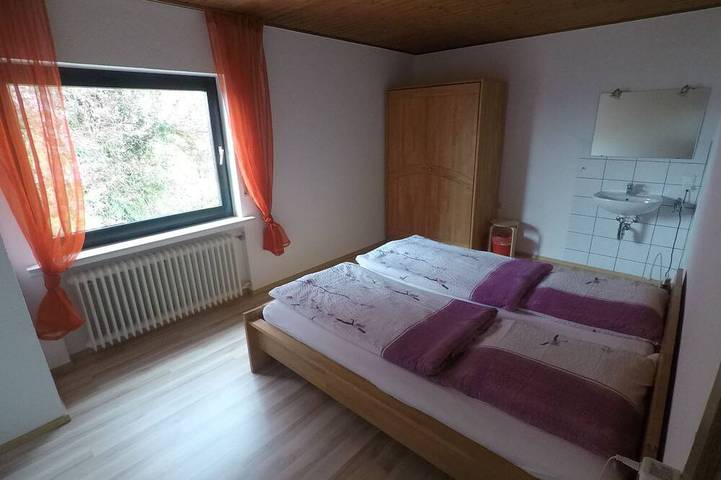 Ferienhaus für 10 Personen, mit Balkon und Whirlpool sowie Terrasse und Garten in Morschen - 2