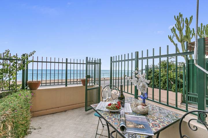 Ferienwohnung für 2 Personen, mit Terrasse und Meerblick an der Côte d'Azur