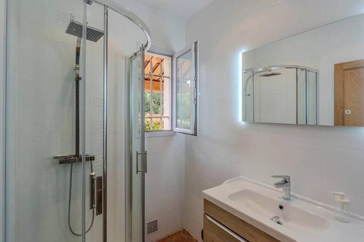 Villa pour 15 personnes, avec vue et terrasse ainsi que jardin et piscine à Roquefort-les-Pins - 3