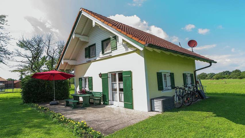Ferienhaus für 5 Personen, mit Whirlpool und Sauna sowie Pool und Garten in Übersee