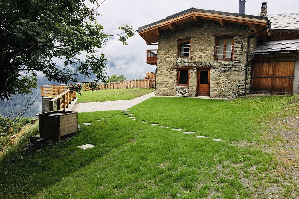 Chalet 170 m2 for 12 people 4 bedrooms + 1 mezzanine in La Rosière, Montvalezan