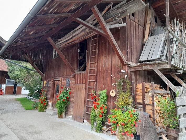 Ganze Ferienwohnung, Ferienwohnung Klauserhof - Neue Ferienwohnung 75 qm mit Balkon, bis 4 Personen, 2 sep. Schlafzimmer in Grassau, Chiemsee
