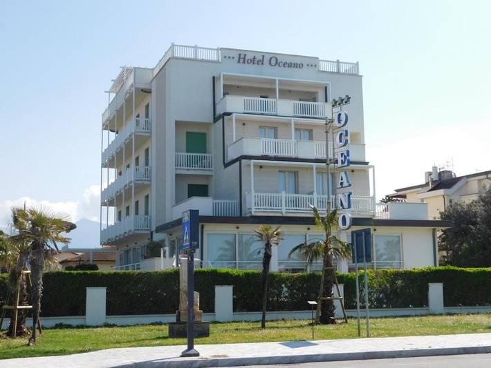 Hotel für 2 Personen, mit Balkon und Terrasse sowie Pool und Ausblick