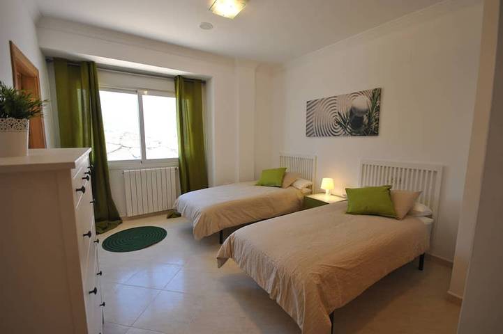 Villa mit Blick auf den See, eigenem Pool und Parkplatz 30 Minuten vom Strand entfernt in Periana, Málaga Provinz
