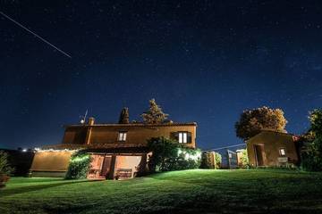 Gîte pour 10 personnes, avec jardin et balcon, animaux acceptés à Collevecchio