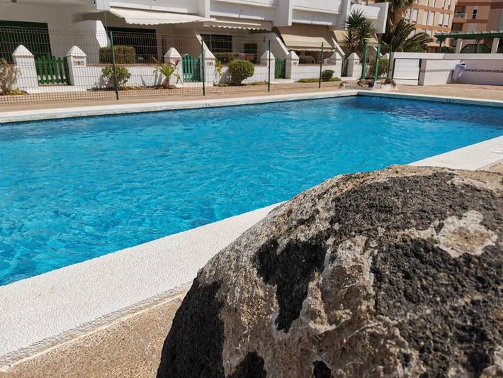 Gîte pour 2 personnes, avec vue et piscine ainsi que terrasse et jardin dans Los Martínez