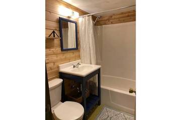 Vacation Home for 8 Guests in West Dover, Mount Snow, Picture 4