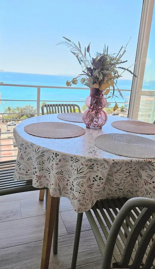 Apartamento de vacaciones para 6 personas, con vistas además de piscina y jardín - 1