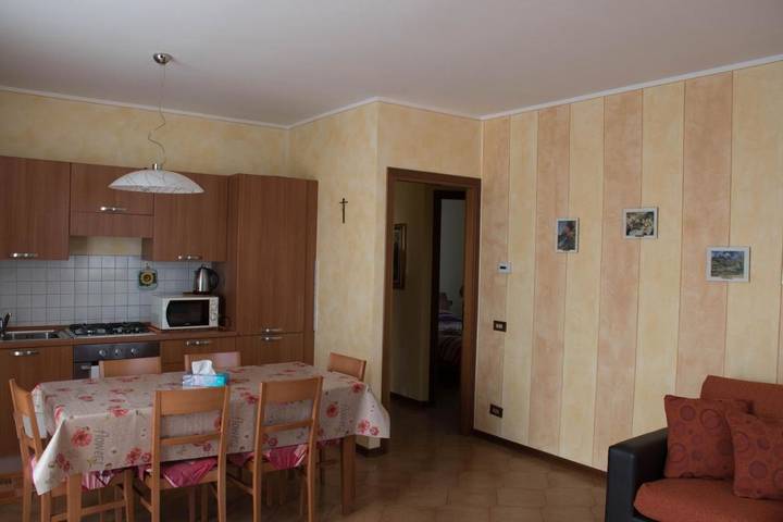 Gîte pour 6 personnes, avec jardin et vue à Gazzaniga (homonymie)