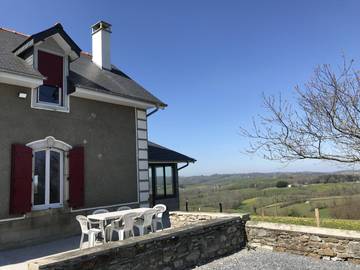 Gîte pour 9 personnes, avec terrasse à Asson