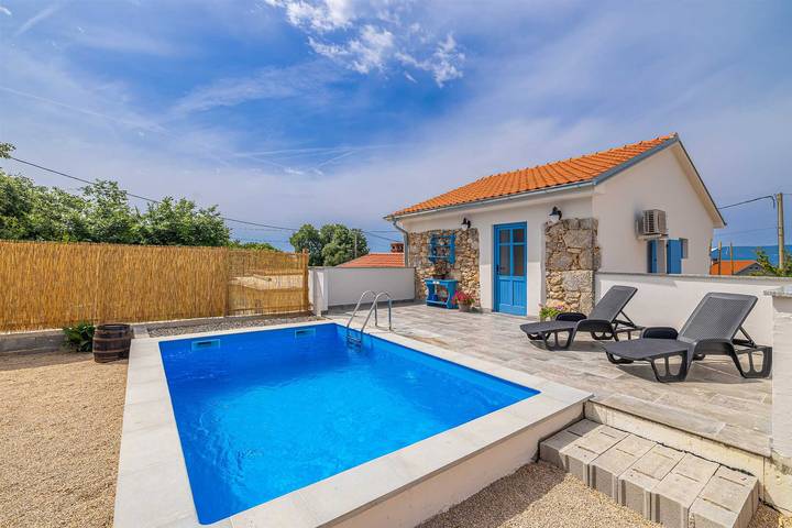 Ferienwohnung für 5 Personen, mit Terrasse und Whirlpool sowie Garten und Pool in Pinezici - 3