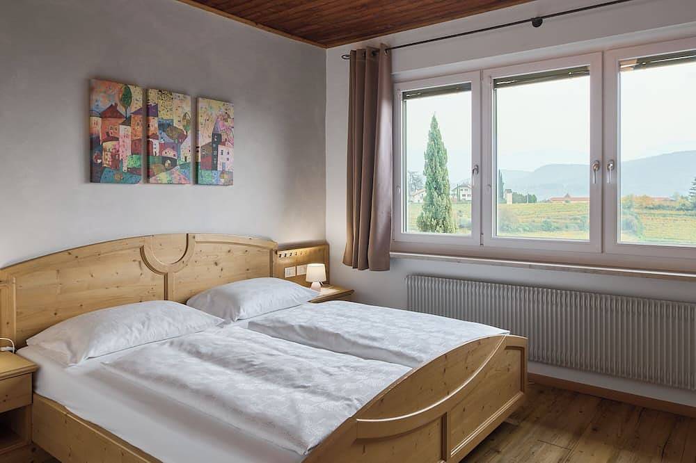 Appartamento intero, Experience South Tyrol in Kaltern, Apartment Rosengarten, balcony, central location in Lago di Caldaro, Caldaro sulla Strada del Vino