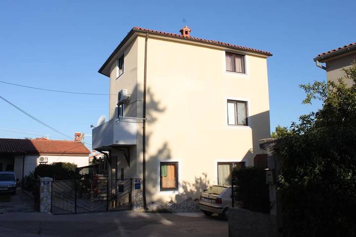 Ganze Wohnung, 1-Zimmer-Ferienwohnung mit Terrasse Pomer, Medulin in Pomer, Südküste Istrien
