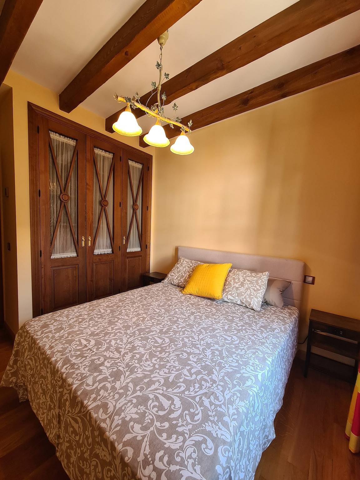 Chalet 'Tu Capricho' with Mountain View, Wi-Fi and Air Conditioning in Piedralaves, Ávila Region