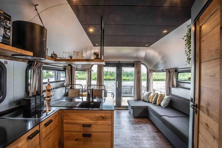 Bateau pour 4 personnes, avec Terrasse et Vue à Bois Le Duc