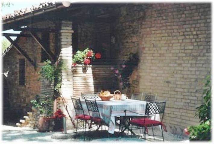 Appartamento per 5 persone, con panorama e giardino in Urbania