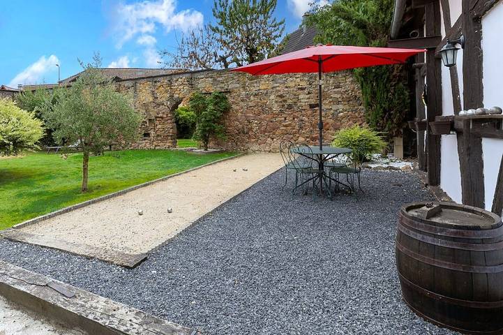 Gîte pour 4 personnes, avec piscine et terrasse