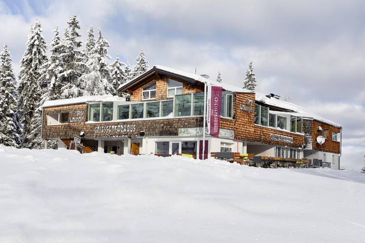 Hütte für 6 Personen, mit Terrasse und Garten in Flachau