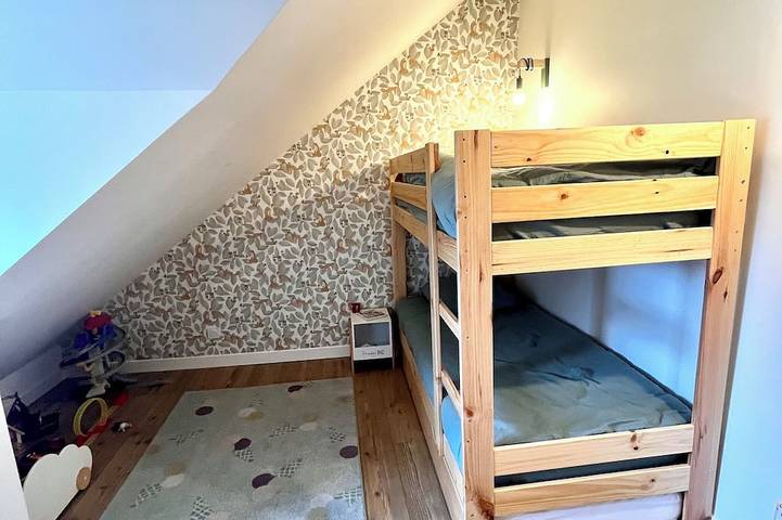 Location de vacances pour 14 personnes, avec terrasse et jardin à Montillot - 4