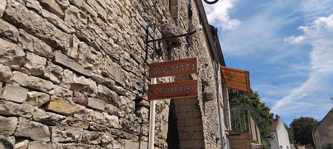 Gîte pour 2 personnes, avec Terrasse dans Joux-la-Ville
