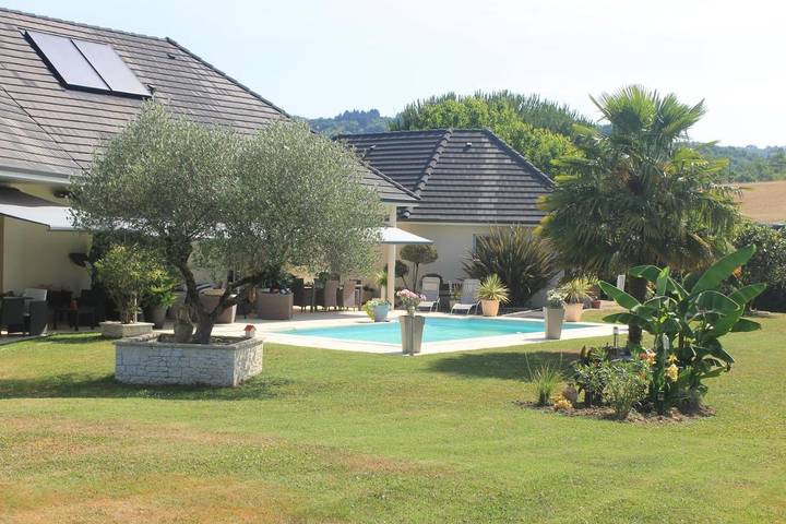Maison d’hôte pour 2 personnes, avec jardin et terrasse ainsi que vue et piscine à Donzenac - 4